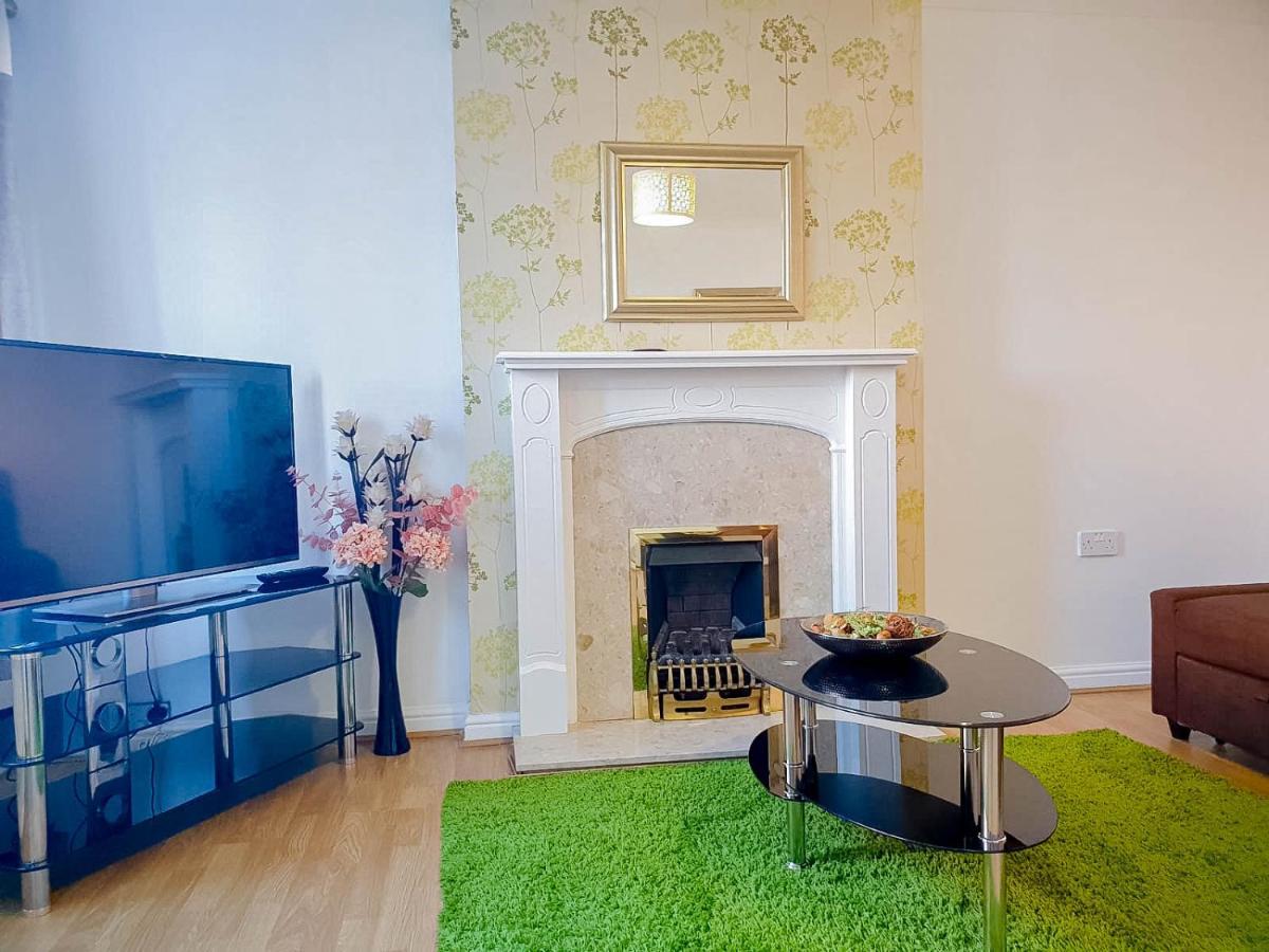 Airport Lounge - 3 Bed - 6 Persons Apartment *