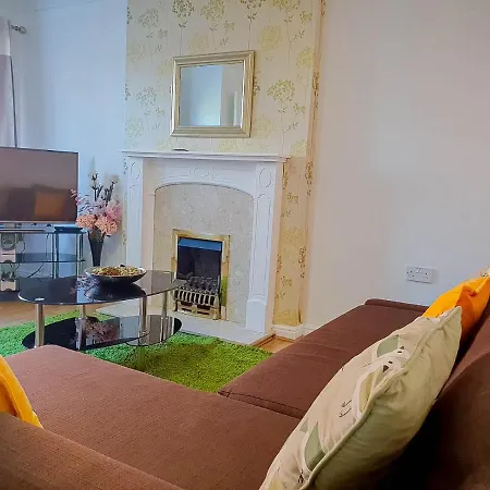 Airport Lounge - 3 Bed - 6 Persons Apartment Manchester Exterior photo