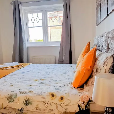 Airport Lounge - 3 Bed - 6 Persons Apartment Manchester Exterior photo