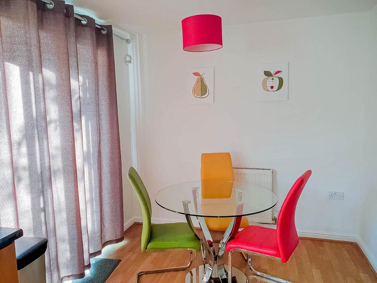 Апартаменты Airport Lounge - 3 Bed - 6 Persons Манчестер
