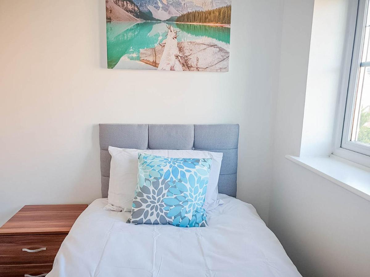 Airport Lounge - 3 Bed - 6 Persons Манчестер